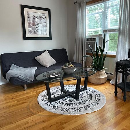Au Coq Du Bonheur Bed & Breakfast Magog Екстериор снимка