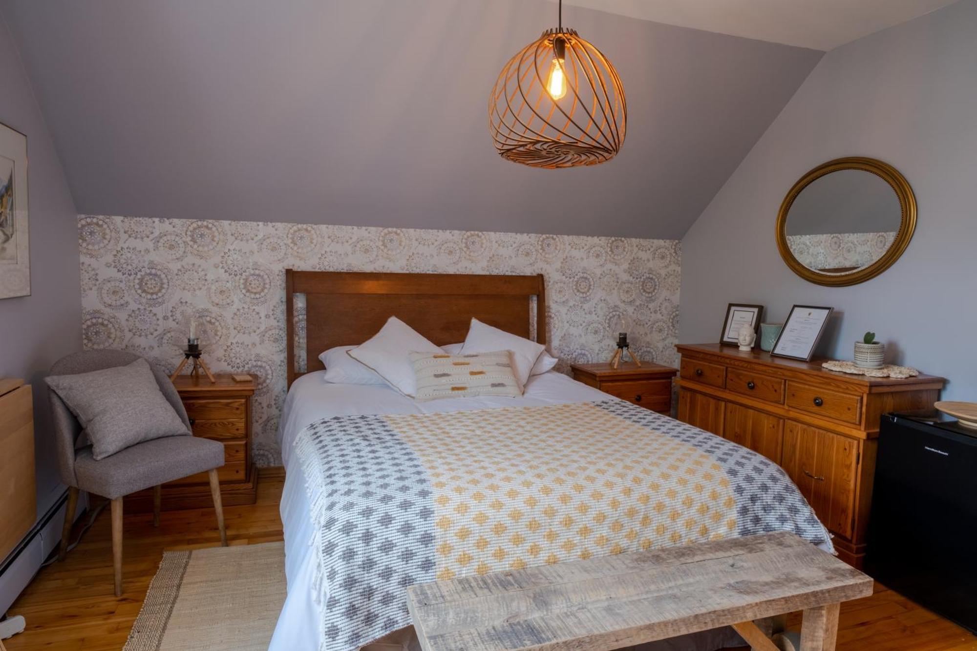Au Coq Du Bonheur Bed & Breakfast Magog Екстериор снимка