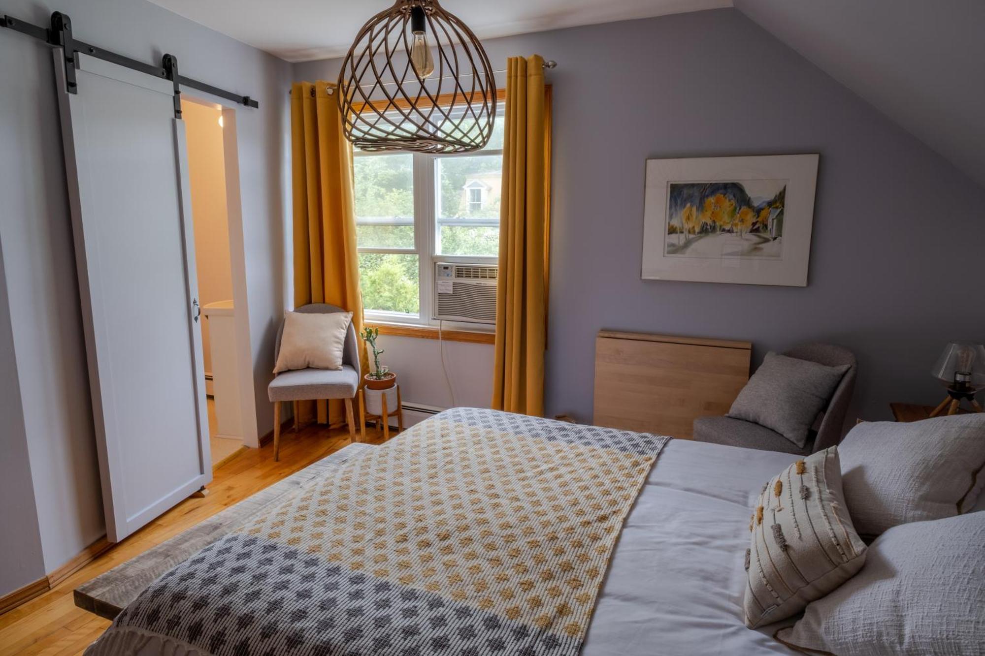 Au Coq Du Bonheur Bed & Breakfast Magog Екстериор снимка