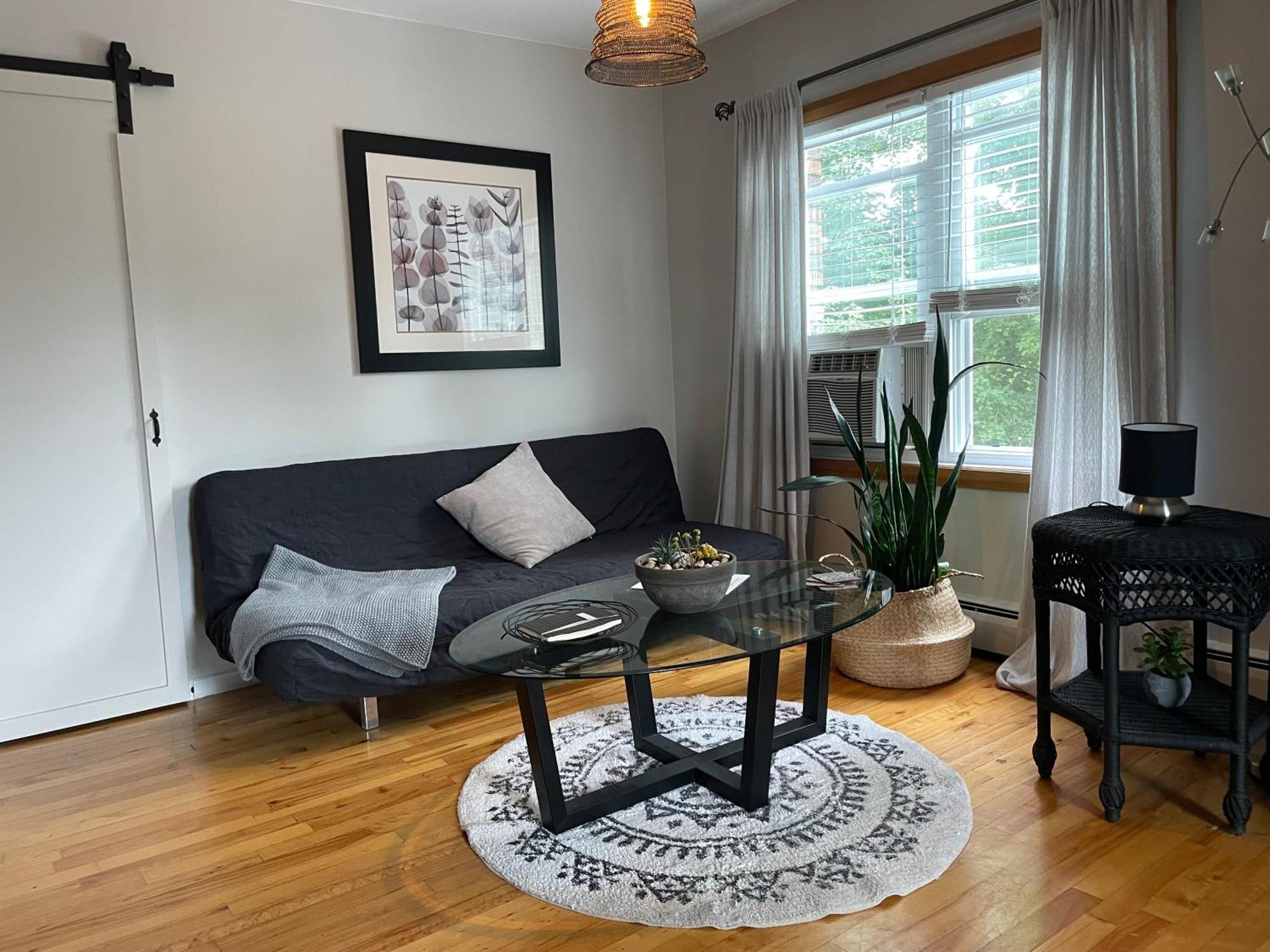 Au Coq Du Bonheur Bed & Breakfast Magog Екстериор снимка